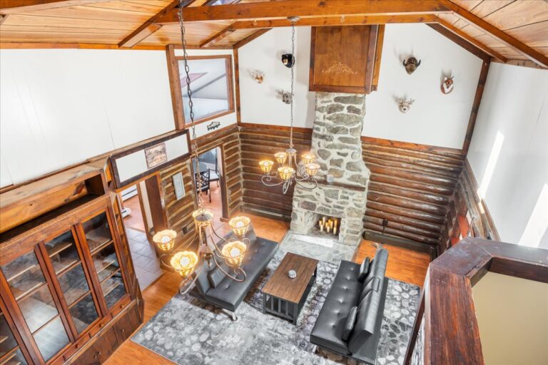 Highland Lakes Cabin | Huge Yard • Sleeps 8 Main Image
