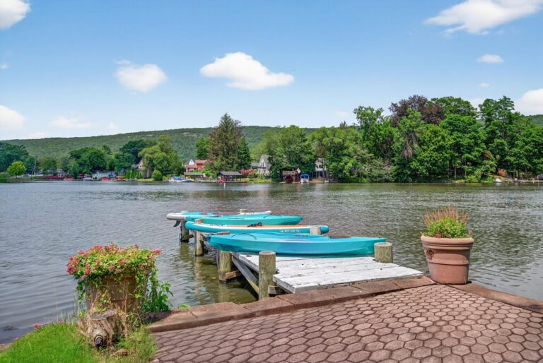 Lakefront Cove | Dock • Kayaks • Paddleboards Main Image